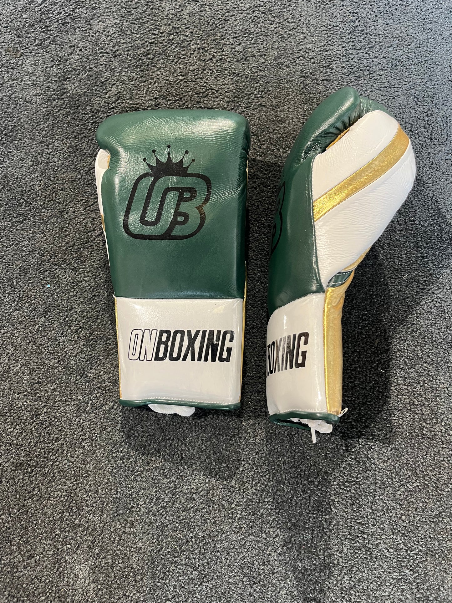 on boxing ob1 10oz lace up boxing gloves - green / gold