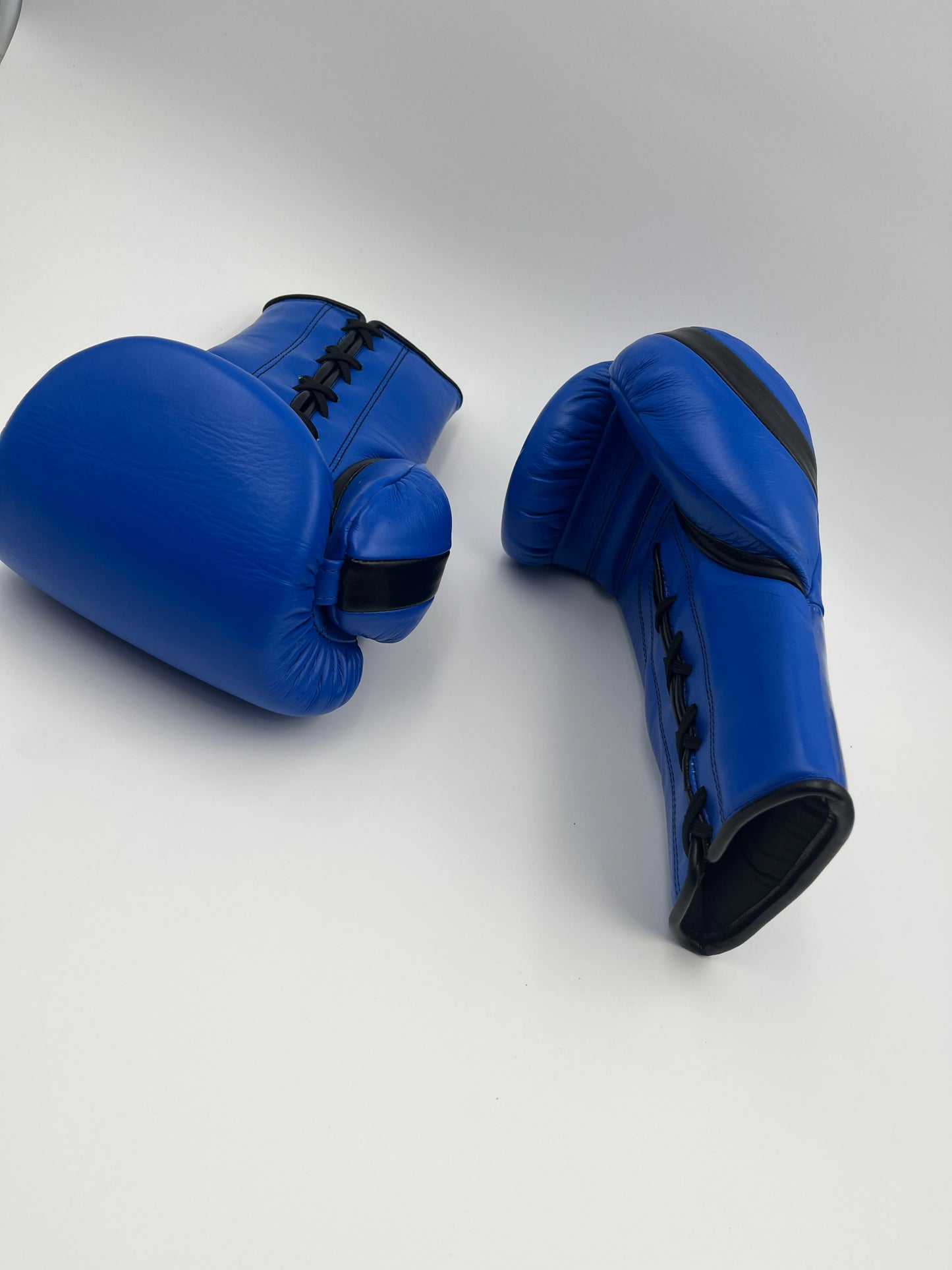 ON BOXING KINGPIN Lace Up Boxing Gloves